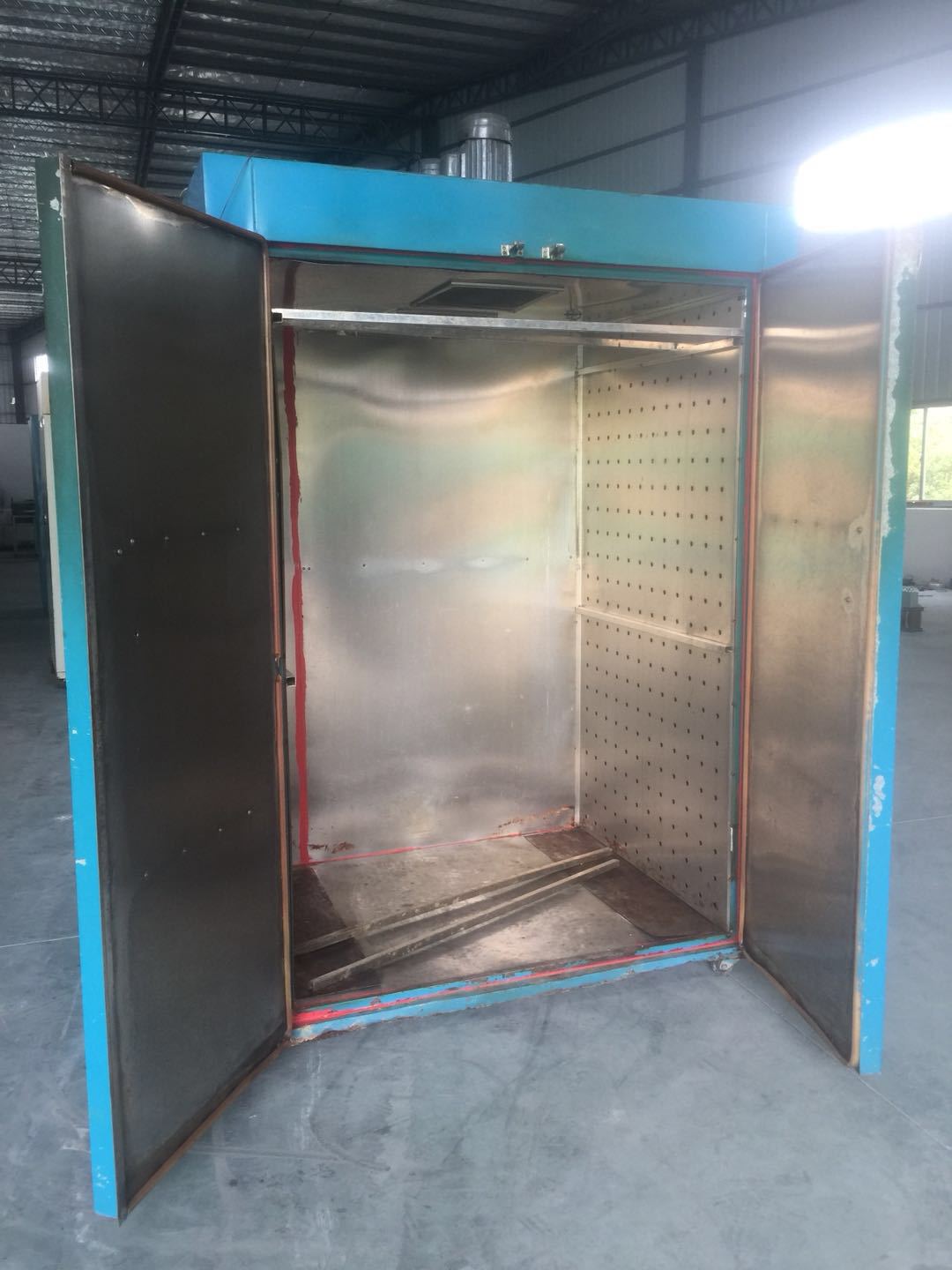 恒温烤箱_工厂转让工业大烤箱恒温电热烤箱可推车2米