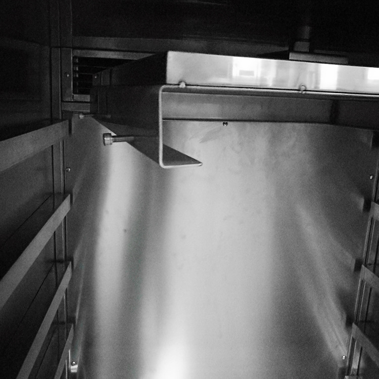 电热鼓风干燥箱_恒温鼓风干燥箱药材食品烘干箱工业大灯实验