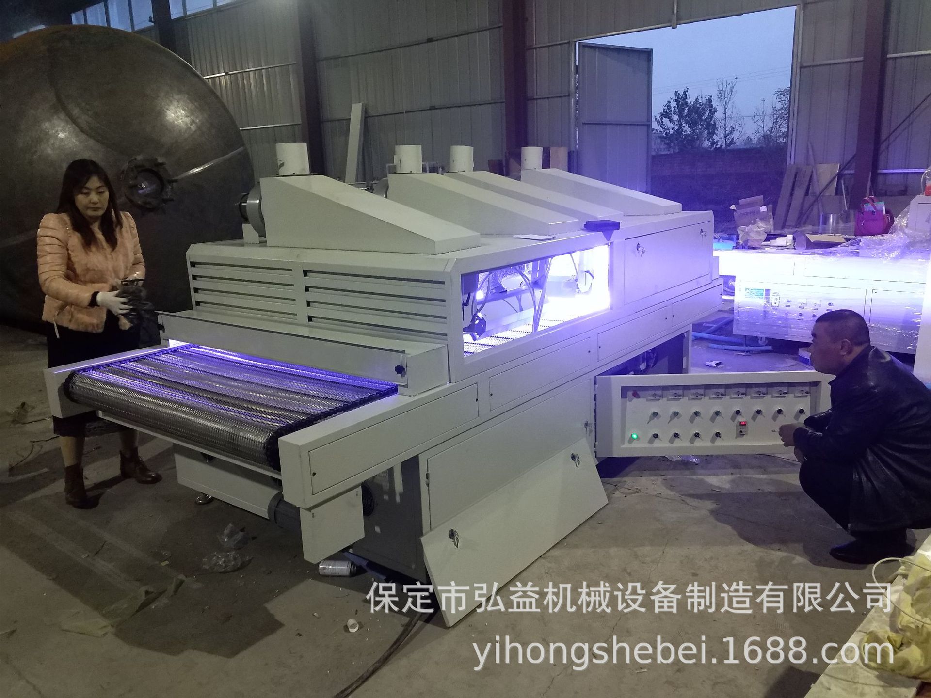 家具桌椅_厂家批发家具桌椅桌面喷涂uv混油固化设备经济型