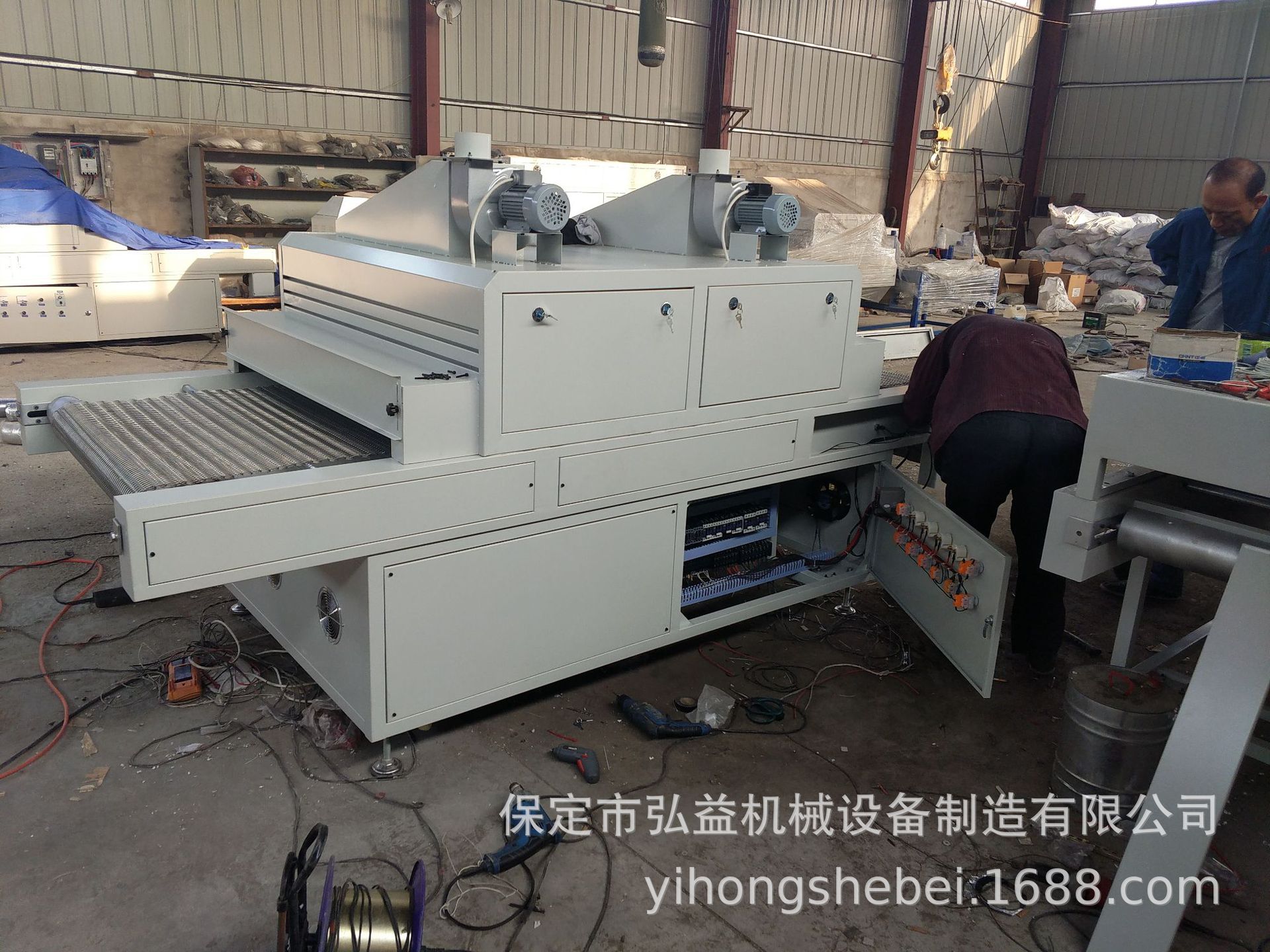 家具桌椅_厂家批发家具桌椅桌面喷涂uv混油固化设备经济型