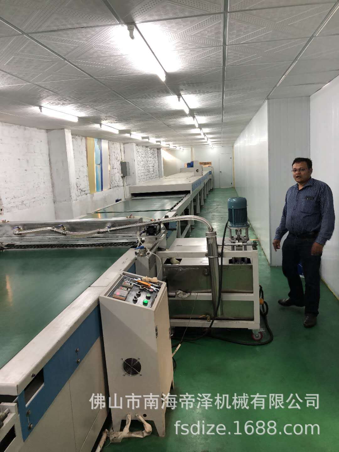 背景墙石材uv光油淋涂机竹木纤维板高光淋涂机固化机光油机设备