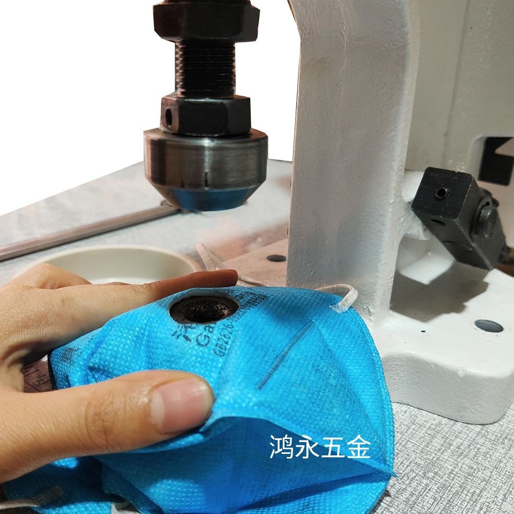 冲孔设备_口罩呼吸阀口罩打孔机2.7n95口罩冲孔呼吸阀