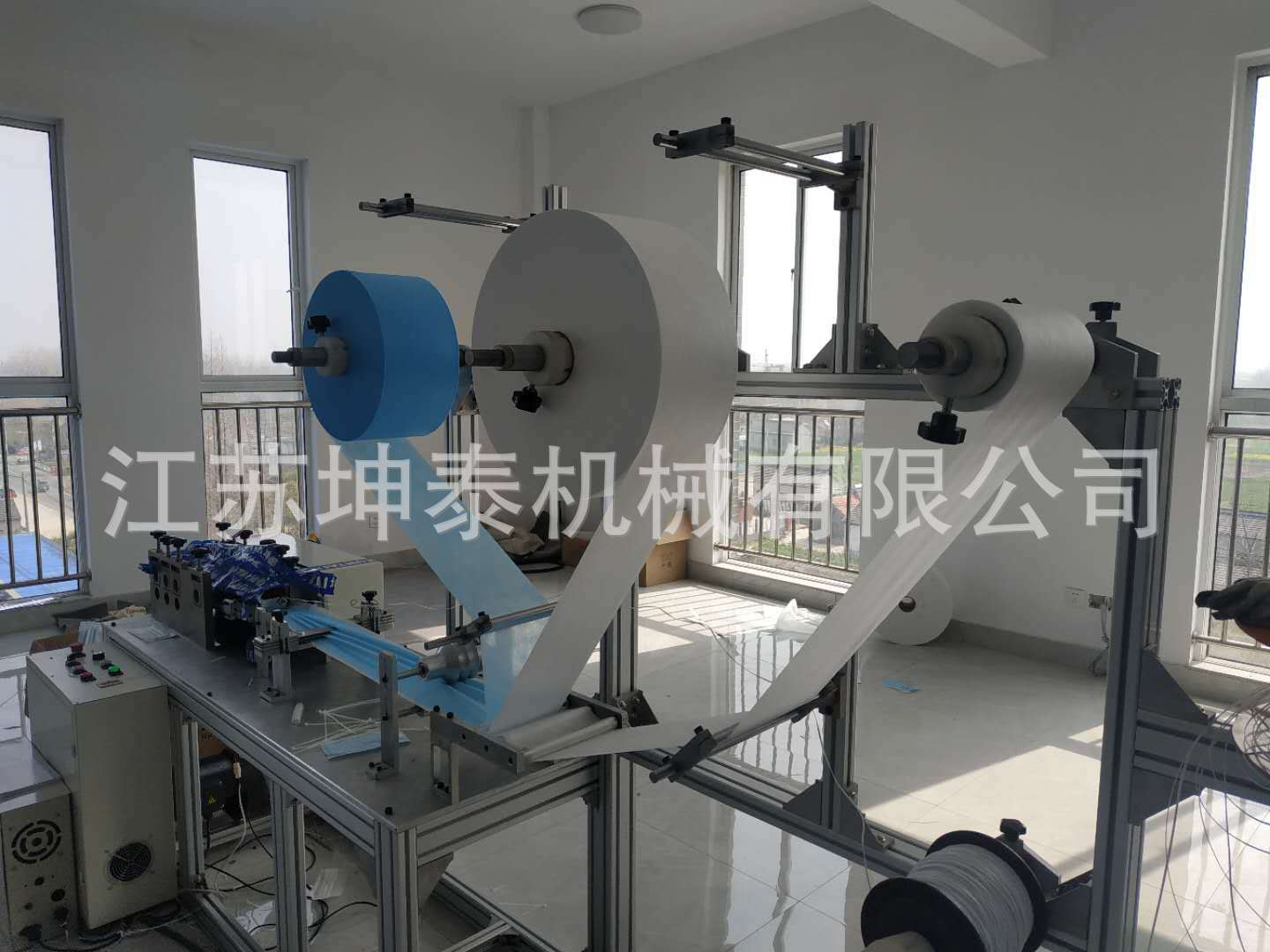 口罩生产设备_自动一拖二一次性无纺布口罩生产设备口罩耗材生产线