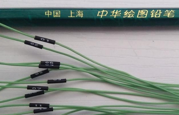 自动切割仿木纹热收缩管_夜光热缩管_辐照交联热缩管的机器切管机